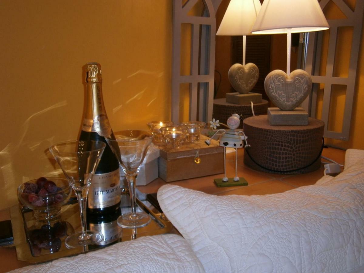Bed and Breakfast Les Aiguieres En Provence Suze-la-Rousse Exterior foto