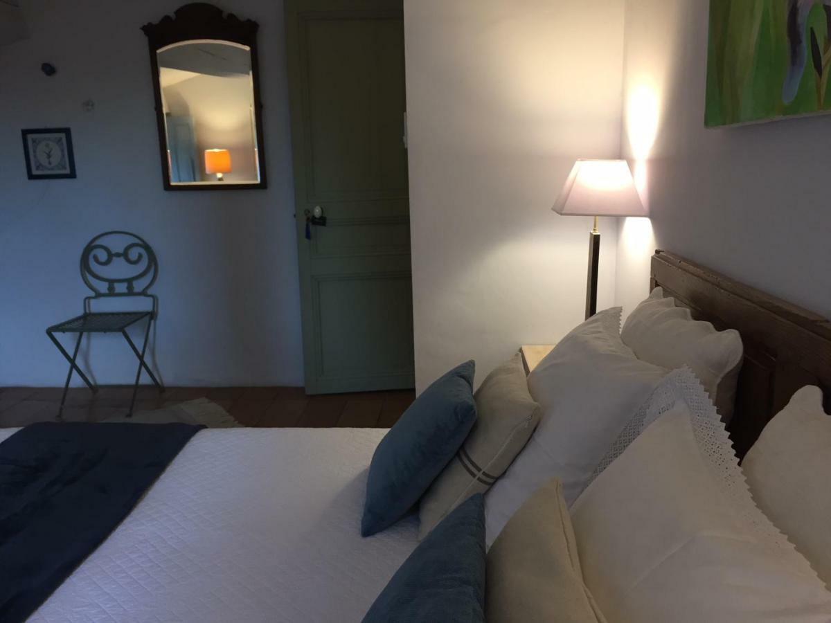 Bed and Breakfast Les Aiguieres En Provence Suze-la-Rousse Exterior foto